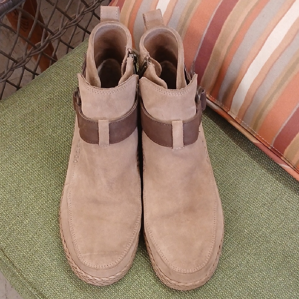 Womans Tan Suede Ankle Boots Uggs